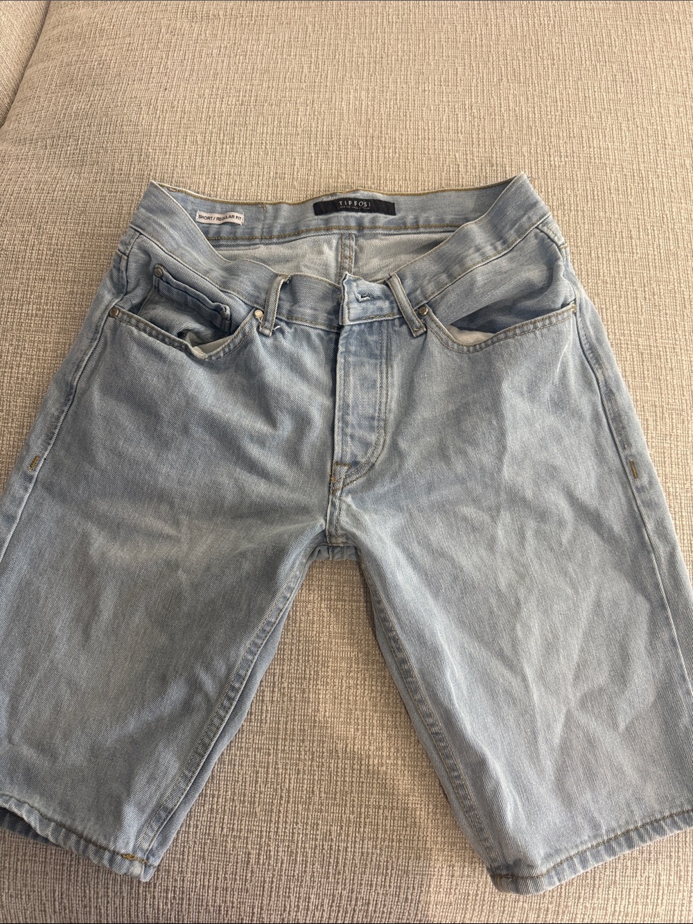 Levi's Light Wash Relaxed Men’s Denim Shorts